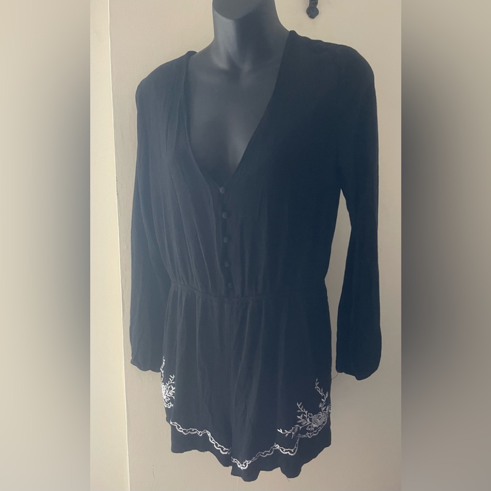 KENDALL & KYLIE Black & White Rose Print Romper Size Large